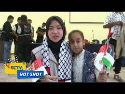 Anak anak palestina membuat jutaan umat islam menangis youtube. Hot Shot Nissa Sabyan Menangis Ketika Menghibur Anak Anak Palestina Youtube