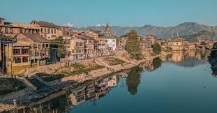 Jhelum River in Srinagar, Kashmir ...