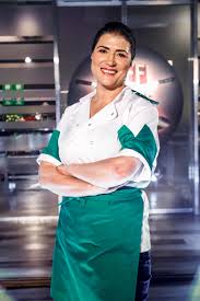 Chefi la cuțite este cea mai urmărită emisiune culinară din românia, difuzată pentru prima dată la antena 1 în 2016. RomancÄƒ Din Anglia FinalistÄƒ A Emisiunii Chefi La CuÈ›ite Marlena Botezatu Nu Am Limite In BucÄƒtÄƒrie Ziarul Romanesc Uk È™tiri Pentru Romanii Din Marea Britanie