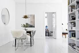 Un Appartement Brun Blanc Et Noir A Helsinki Planete Deco A Homes World Appartement Blanc Appartement Architecte Interieur