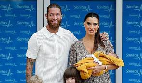 Sergio ramoss sternbild ist widder und er ist jetzt 35 jahre alt. Stolzer Papa Ramos Mein Team Real Total
