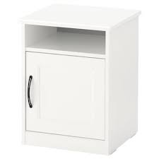 Vous avez forcément déjà rencontré ce genre de petit meuble, très rustique et de. Tables De Chevet Tables De Nuit Ikea