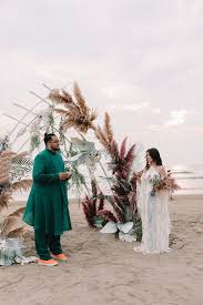 Indian weddings are known for their glitz and glamour, and many days of high energy celebrations. Bohemian Beach Wedding In India Modern Indian Wedding 100 Layer Cake