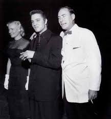 элвис пресли Elvis As Recorded At Madison Square Garden Elvis Before His Show At The Russwood Park In Memphis In July 4 1956 Here With Dj Dewey Phillips Elvis Young Elvis Elvis Presley