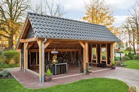 Ein Echter Kapschuur Hat An Jener Ruckseite Und An Jener Vorderseite Ein Niedriges Kuppel Hinterhof Terrassen Designs Gartenhaus Mit Terrasse Hintergarten