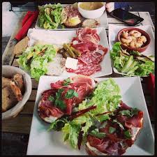Pas Complique De Trouver Un Resto Ou Trimbaler Son Appetit A Paris Mais Le Challenge Devient Ardu Lorsqu Il S Agit Restaurant Parisien Restaurant Bon Appetit