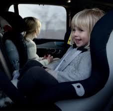 Kinder dürfen also hinten oder vorne rechts mitgenommen werden. Bis Zum Vierten Geburtstag Besser Ruckwartsfahren Experten Tipps Zur Kindersicherheit Im Auto Welt
