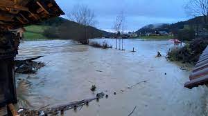 Mit einer entspannung der lage wird erst gegen abend gerechnet. Sturm Und Flut In Osterreich See Fuhrt 100 Jahrliches Hochwasser The Weather Channel Artikel Von The Weather Channel Weather Com