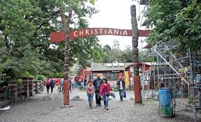 Siendo una comunidad anarquista, christiania sigue siendo un lugar donde las drogas se venden y consumen libremente sin mucha interferencia. Christiania 11 Things To Know About Copenhagen S Hippie Free Town