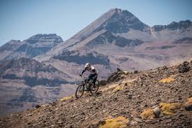 Andes Pacifico 2020 Tag 1 Rennenfahren Auf Uber 3 000 M Hohe In 2020 Rennen Fahren Teilnehmer