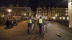 Rechter geeft virusgekkies gelijk, avondklok vervalt. Rechter Zet Per Direct Streep Door Avondklok Geen Sprake Van Acute Noodsituatie Nos