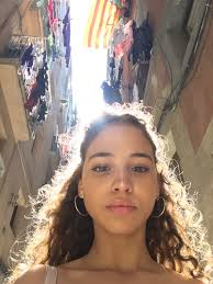 THE SITE OF STYLE — MARIA ISABEL SEVERINO On her streamlined hair...