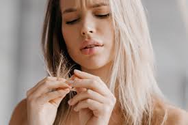 La coda causa la caduta dei capelli
