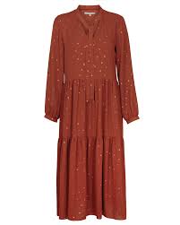 Lll oliver bonas deals & offers for november 2020 get the cheapest price for products and save money your shopping.dresses down from £65!! Foil Spot Tan Tiered Midi Dress Oliver Bonas