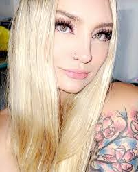 Annette Warner's Instagram, Twitter & Facebook