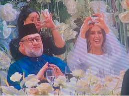 Video rasmi perkahwinan sultan muhammad v & oksana voevodina keyword sultan muhammad kahwin russia, sultan. Sultan Muhammad V Majlis Perkahwinan Baginda Dengan Oksana Voevodina Youtube