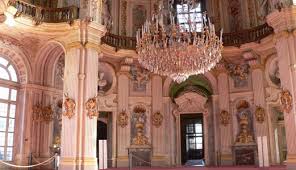 Con interventi di ampliamento e completamento di benedetto alfieri e di altri architetti quali giovanni tommaso prunotto, ignazio birago di borgaro, ludovico bo, ignazio bertola. Palazzina Di Caccia Di Stupinigi