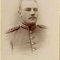 Porträtt av Johan Robert Mauritz Hallman, underlöjtnant vid  Fortifikationen.Se även bild AMA.0009443 och AMA.0009583.