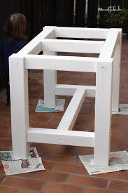 Man muss sich eben einen größeren bauen. Gartentisch Selbst Bauen Mit Baumkante Diy Meinestube