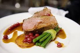Wedding Catering Ideas What To Ask Your Wedding Caterers Main Course Recipes Main Course Dishes Wedding Food