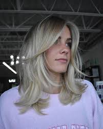 Elise Couch's Instagram, Twitter & Facebook