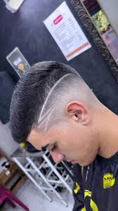 Escolha o seu novo estilo de cabelo masculino