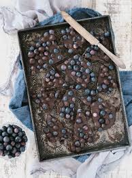 Ecorces De Bleuets Frais Au Chocolat Noir Recipe Desserts Wedding Food Food