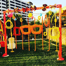 Simple Stylish Decoration Ideas For Haldi Function K4 Fashion In 2020 Weeding Decoration Wedding Backdrop Decorations Wedding Design Decoration
