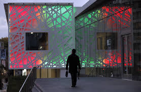 Organizer of the annual skyscraper architectural competition. Futuristic S F Cube Building Takes Design Risk In The Right Spot