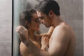 Der nachteil bei sex in der badewanne? Sex Unter Der Dusche Diese Stellungen Funktionieren Brigitte De
