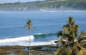 Harga tiket masuk yang harus dibayar telatif murah. Pantai Pelabuhan Ratu Seperti Bali Pantai Indah