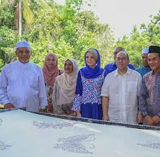 Putra mahkota kelantan, malaysia, tengku muhammad faiz petra memiliki seorang istri asal swedia, bunda. Hampir Setahun Jadi Isteri Tengku Mahkota Kelantan Che Puan Sofie Makin Selesa Berselendang Baju Kurung Nona