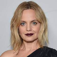 Durch die rolle der angela hayes in american beauty wurde. 3qu Thblewuexm