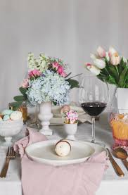Chef vanessa cantave prepares the perfect easter dinner with seared lamb chops, strawberry shortcake, and more. Easter Dinner Party Ideas Dinner Menu And Tablescape Easter Brunch Tablescape Easter Dinner Party Easter Entertaining