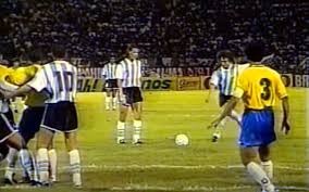 A argentina tentava se reerguer depois da pior crise econômica de sua história. O 1Âº Brasil X Argentina Em Pe Com A Estreia Do Fenomeno E Maradona Em Suite Presidencial Cassio Zirpoli