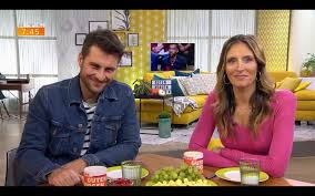 Rafi rachek gestand bei bachelor in paradise, dass er auf männer steht. Bachelor In Paradise Rtl Moderator Maurice Gajda Zieht Outing Von Rafi Rachek Ins Lacherliche Promiwood