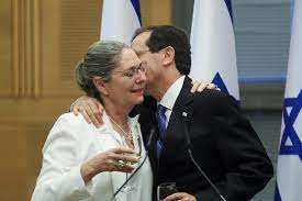 He held several ministerial posts between 2005 and 2011, including. 7iw9ioqbbjw2am