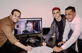 Ho juliana é um livro que pode ser considerado uma demanda no momento. Artista De Oh Juliana Musica De Maior Sucesso Do Momento Niack Assina Contrato Com A Warner Music Brasil Popline