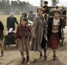 Felicitas woll mit sexy, charmanter, ehemann emrah karakoc wen datet felicitas woll in 2021? Kinder Des Sturms Felicitas Woll Und Das Vertriebenendrama Der Ard Welt