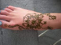 Soak up water with the pipette and drop it onto the powder. How To Make Henna Paste And Apply To Skin 13 Steps With Pictures Instructables