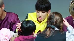 Kpop Idols With Kids Fansign Feeding All Your Uwu Needs Youtube