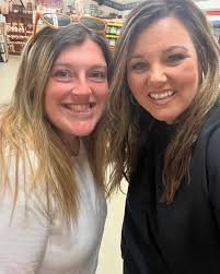 Today I spent time with a friend who has become like family to me, all  because of Facebook and Farmasi. A few years ago, I didn't know Amanda, but  now she is