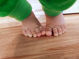 Passives Hinsetzen Warum Es Deinem Kind Schadet Und Was Du Stattdessen Tun Solltest Echte Mamas