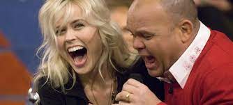 Daarnaast bekend om zijn vele typetjes, zoals bob & annie de rooij, brigadier roosen, zuster. Paul De Leeuw En Ilse Delange