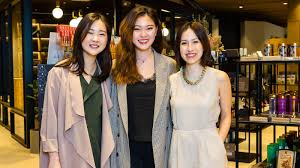 Singapore social media award nominee for breakout star of 2015 well known by her online handle bellywellyjelly who became a beauty host of thesmartlocaltv. Christabel Chua Tsl