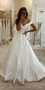 Hochzeitskleid ~ hochzeitskleider (brautkleid) und mode für die braut hochzeitsmode fast jedes kleid oder ensemble passt. Hochzeitskleid Puristisch Hochzeitskleid Puristisch Vestidodecasamentosimples In 2020 Hochzeit Kleidung Kleider Hochzeit Hochzeitskleid