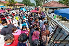 Cara tukar nama kereta 2020. Ibu Bapa Bersesak Di Pejabat Pendidikan Untuk Proses Pertukaran Sekolah Anak Malaysianow