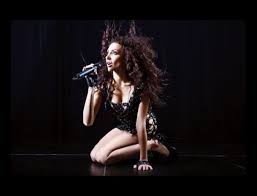 Olga lounová se v roce 2020 zapojila do soutěže eurovision song contest (eurovize 2020) v národním kole bojovala o účast v hlavní části soutěže s písní dark water postoupit se jí nepodařilo. Lounova Olga Hudebni Knihovna Cz