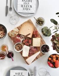 Wein Und Kaseabend 5 Tipps Fur Einen Entspannten Abend Mit Freunden Lebensmittel Essen Essen Essen Und Wein