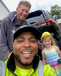 Bright and beaming with driver Mo, as we kick off the weekend! Have a  joyous Friday, folks! #InterstateWaste #InterstateWasteServices  #ActionEnvironmental #ActionCarting #HappyFriday #WeekendVibes #FridayVibes  #AllSmiles #Waste #Recycling